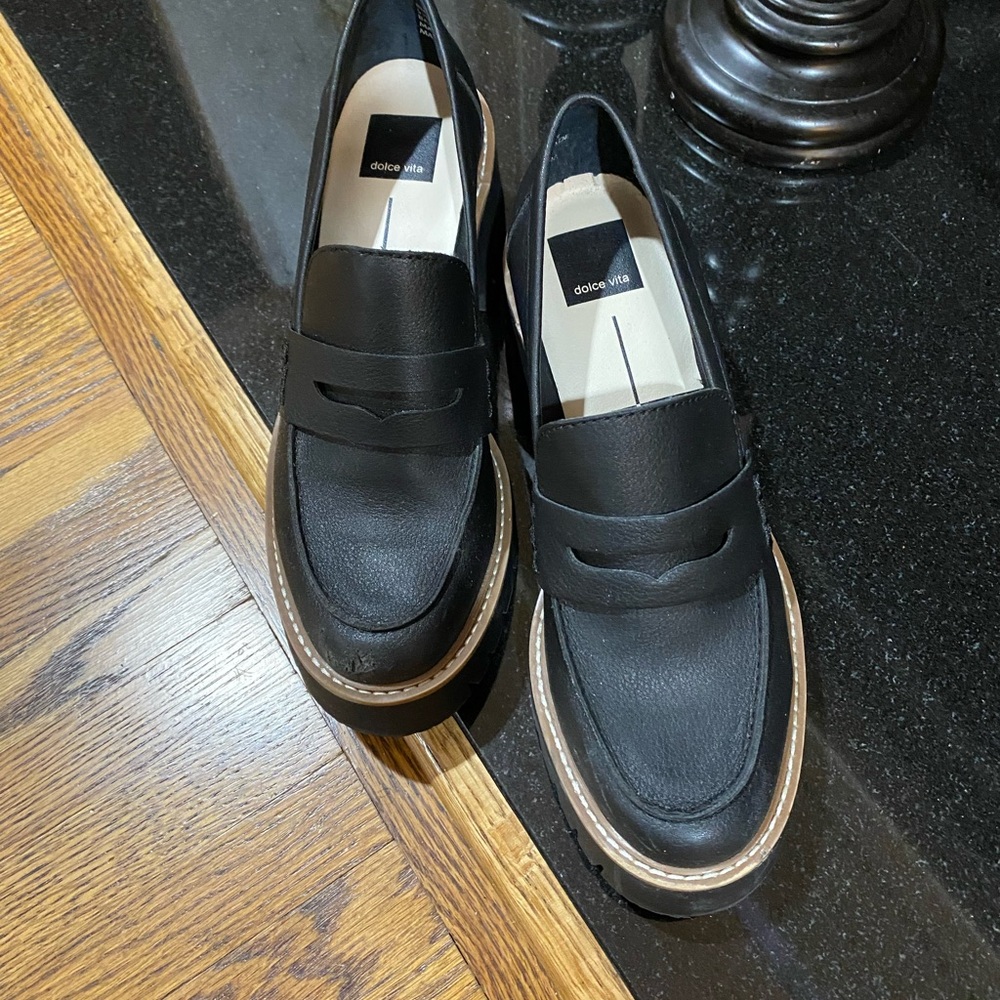 Casual loafers with chunky heels.